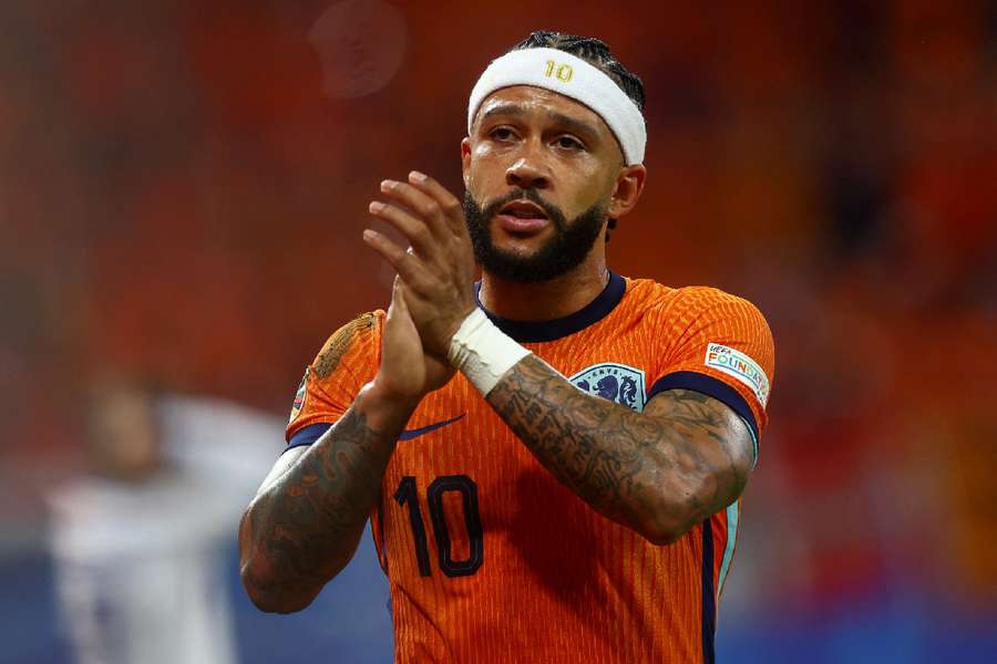 Depay claps to the Dutch fans after the game