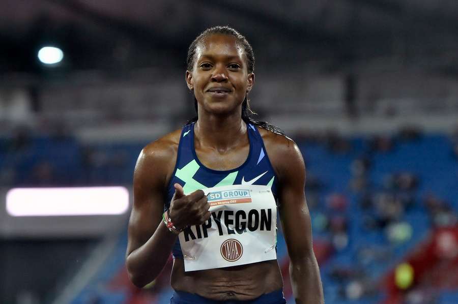 Faith Kipyegon won voor de derde Spelen op rij goud op de 1500 meter