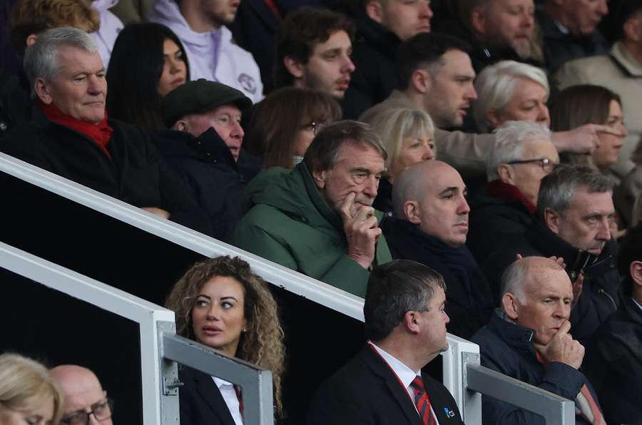 Ratcliffe apologises to Glazers over immigration comments row Ratcliffe apologises to Glazers over immigration comments row