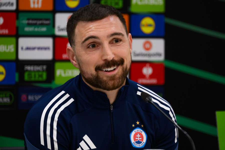 V šatni padli úprimné slová, ale forma prišla neskoro, vraví Kašia. Trnovský v premiére v UEFA