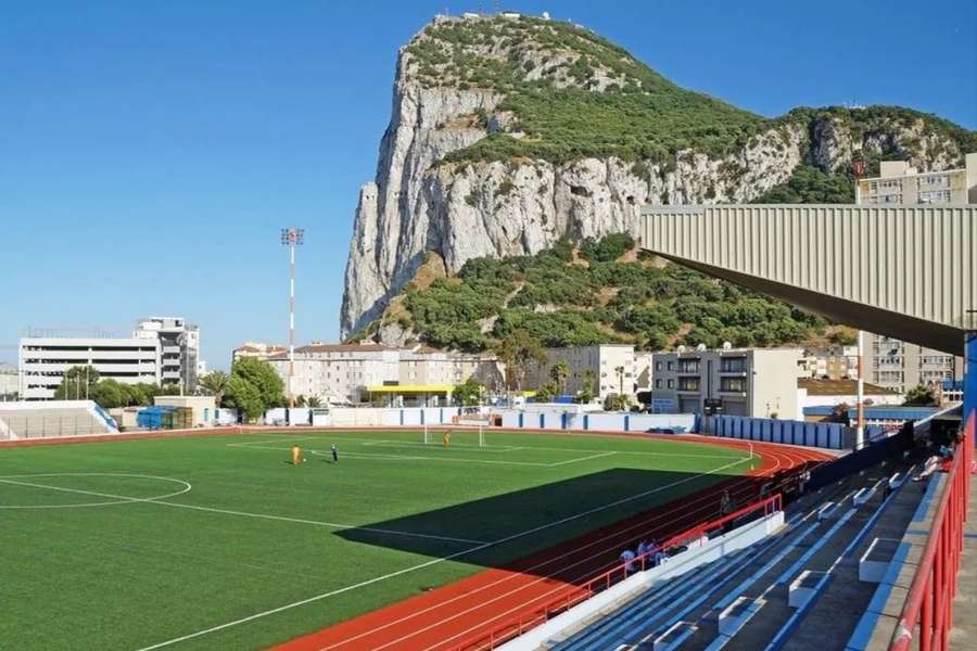 "Brunovy straky" hrají domácí zápasy na Victoria Stadium, který využívá i gibraltarská reprezentace.