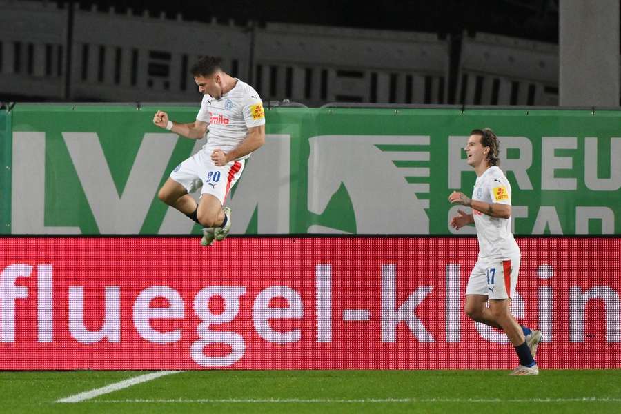 Kaprálik a jeho gólová radosť. Kaprálik a jeho gólová radosť.