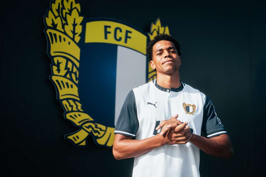 Famalicão recruta reforço para a defesa Famalicão recruta reforço para a defesa