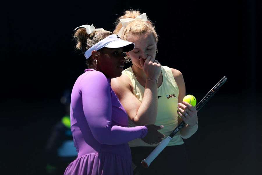 Kateřina Siniaková s Taylor Townsendovou ve čtyřhře postupují.