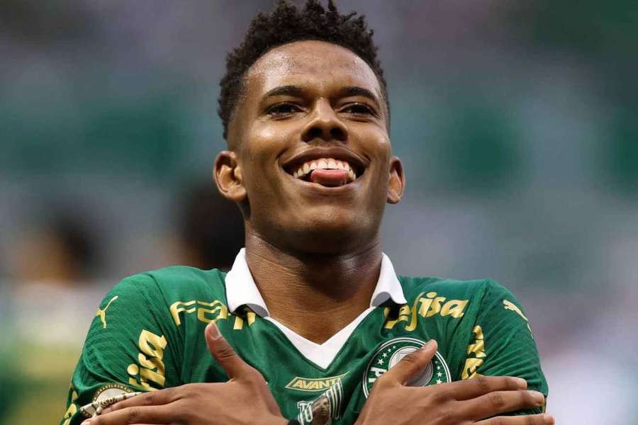 Estêvão trocou o Palmeiras pelo Chelsea