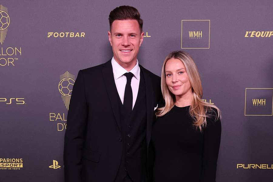 Marc-Andre ter Stegen e a sua esposa Daniela na Bola de Ouro 2023