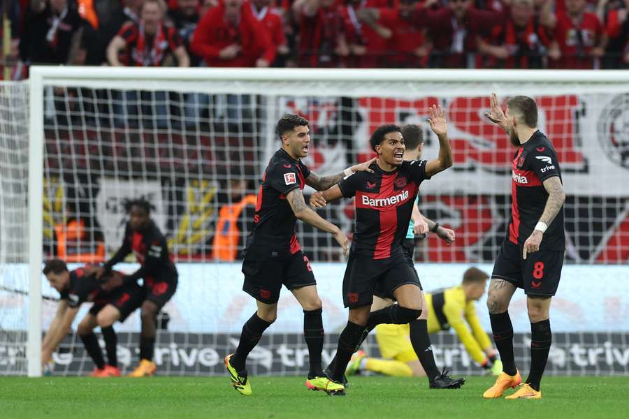 Leverkusen buscou empate com Stuttgart nos acréscimos