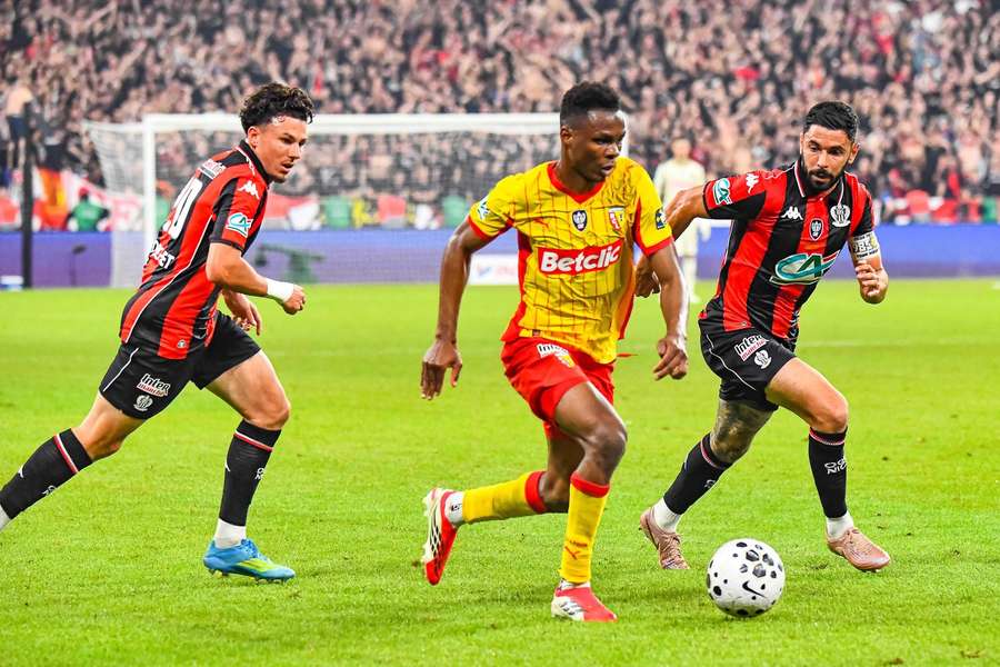 Lens' Mamadou Sangare in action against Nice