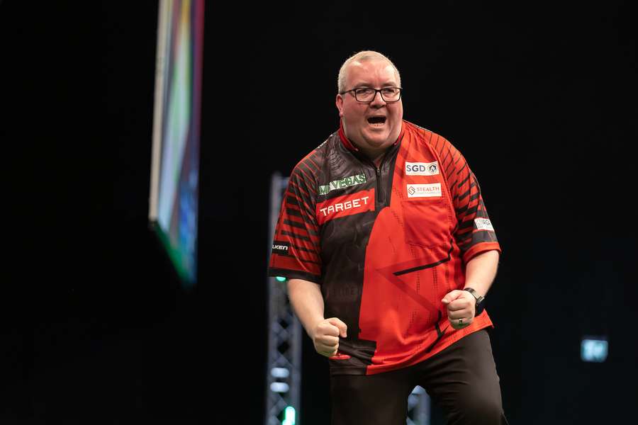 Stephen Bunting comemora a sua segunda vitória na World Series em 2025