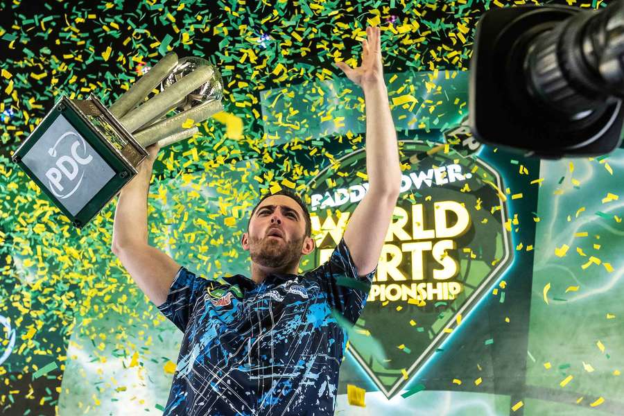 Luke Humphries ganó su primer título mundial en la edición del año pasado.