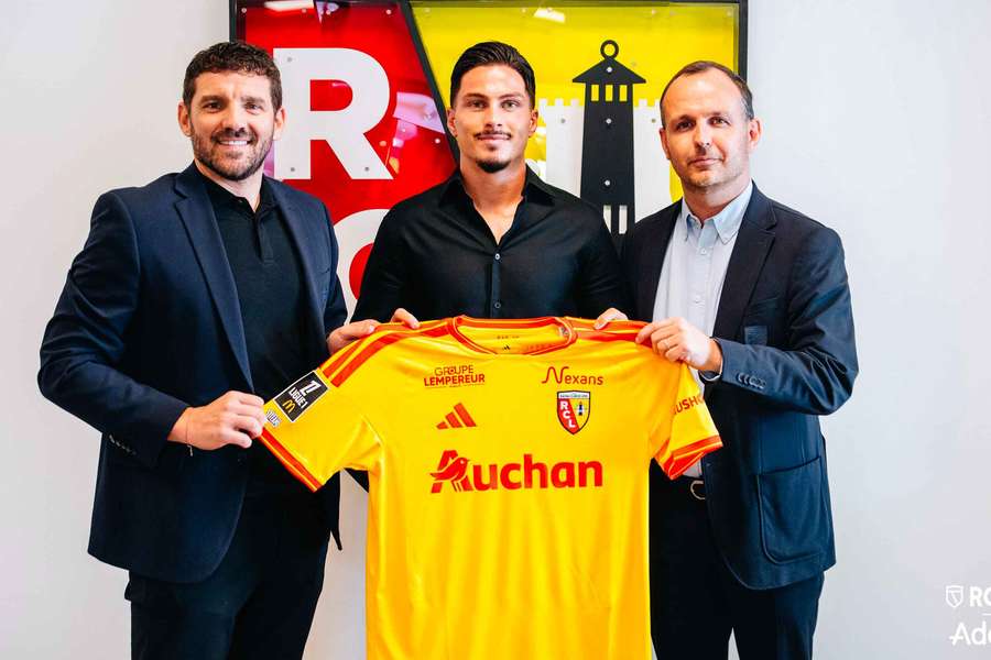 Franjo Ivanovic apresentado no Lens Franjo Ivanovic apresentado no Lens