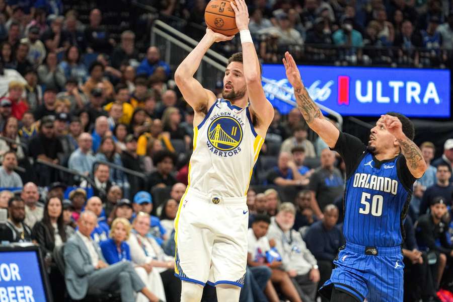 Klay Thompson shoots a three against the Orlando Magic Klay Thompson shoots a three against the Orlando Magic