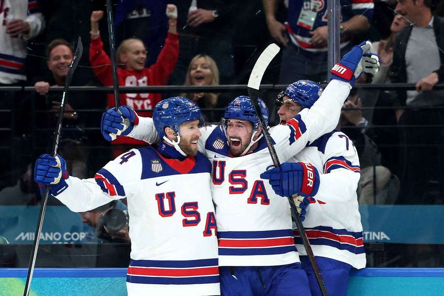 Američané slaví gól v semifinále se Slovenskem.