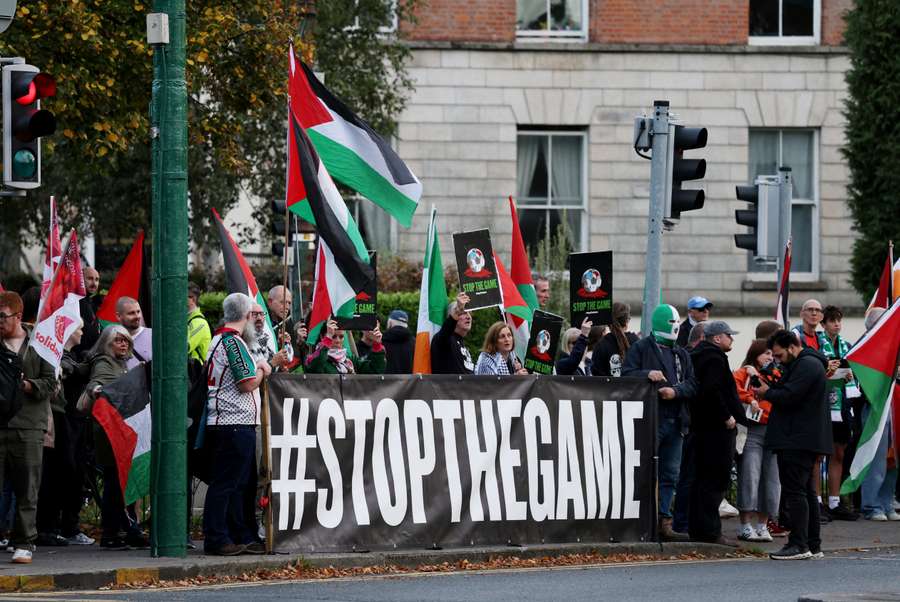Propalestinos piden que no se jueguen los partidos ante Israel Propalestinos piden que no se jueguen los partidos ante Israel