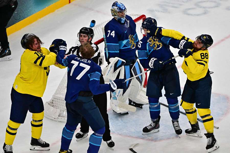 Fínsko vo fyzicky náročnom zápase zdolalo Švédov.