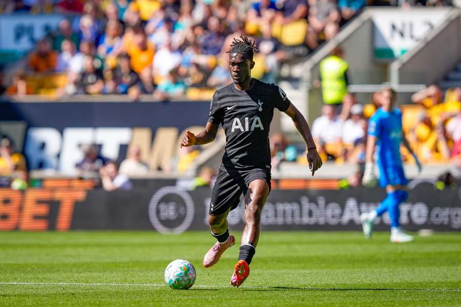 Yves Bissouma poderá trocar o Tottenham pelo Benfica Yves Bissouma poderá trocar o Tottenham pelo Benfica