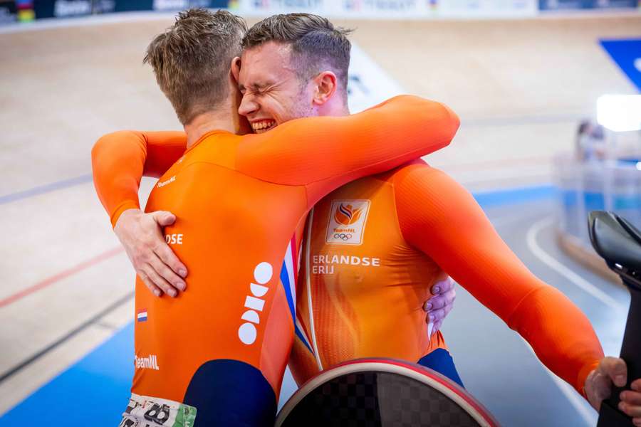 Harrie Lavreysen en Jeffrey Hoogland haalden goud op de teamsprint