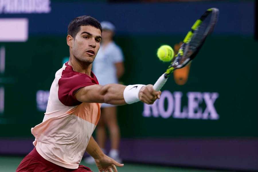 Alcaraz pone rumbo a cuartos en Indian Wells.