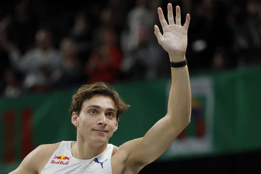 Duplantis gana en Berlín, pero no puede con su propio récord del mundo