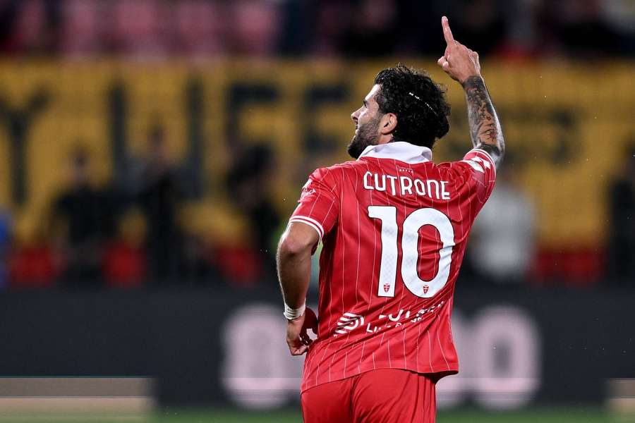L'esultanza di Patrick Cutrone dopo il gol dell'1-0 L'esultanza di Patrick Cutrone dopo il gol dell'1-0