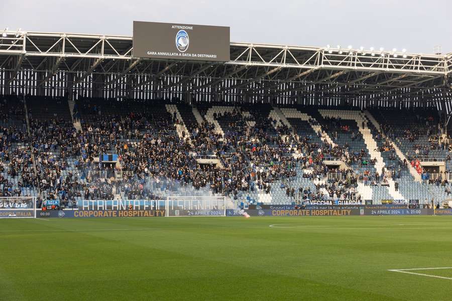 Das Stadion von Atalanta Bergamo war bereits gut gefüllt, als die Absage des Spiel hereinkam.