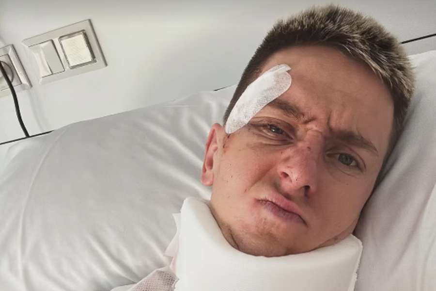 Tadej Pogacar na cama de hospital