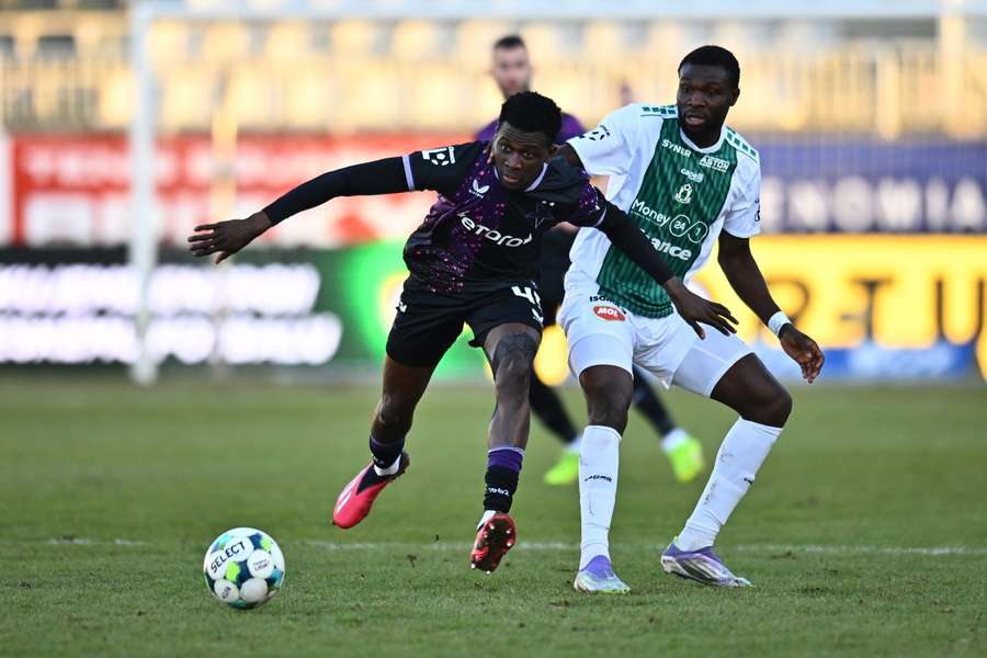 Slavia se v Jablonci představila naposledy v březnu a po prohře 2:3 v prodloužení tam vypadla z poháru. Slavia se v Jablonci představila naposledy v březnu a po prohře 2:3 v prodloužení tam vypadla z poháru.