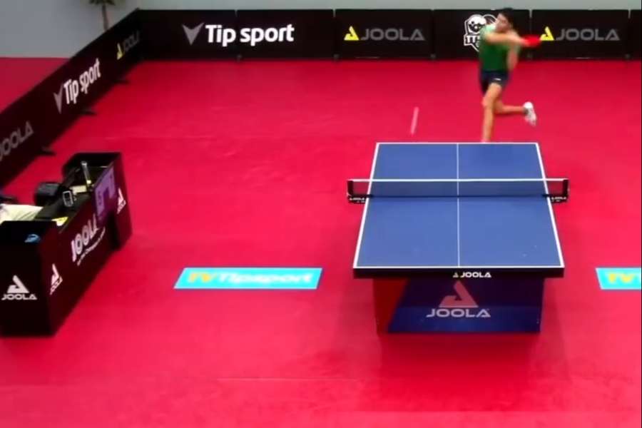 Koblizek saiu do quadro para defender a bola e ganhar o ponto