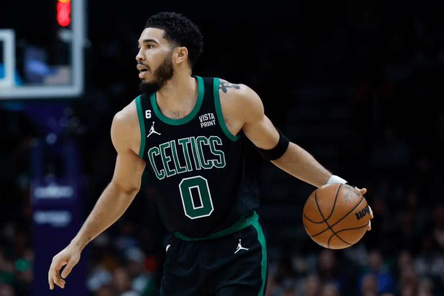 Tentoraz ťahal Boston s 51 bodmi Jayson Tatum. 