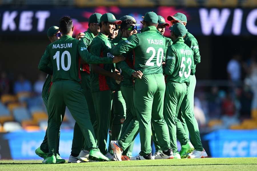 Bangladesh pip Zimbabwe in final over thriller in Brisbane