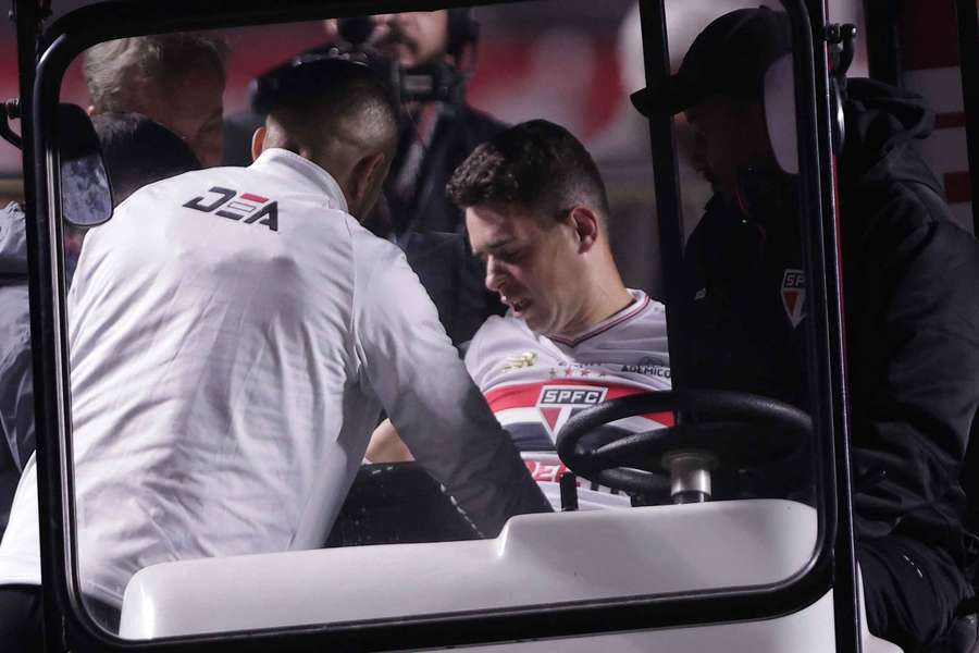 Oscar deixou o campo sentindo grande desconforto