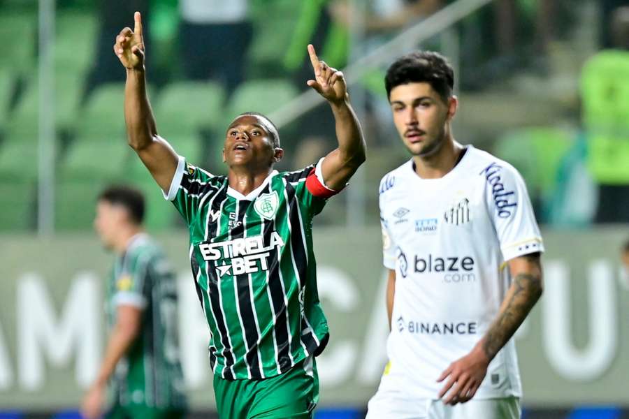 Juninho fechou o placar para o América