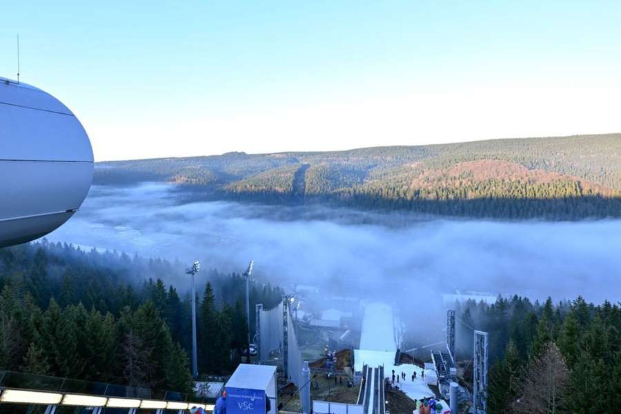 Widok z góry skoczni w Klingenthal Widok z góry skoczni w Klingenthal