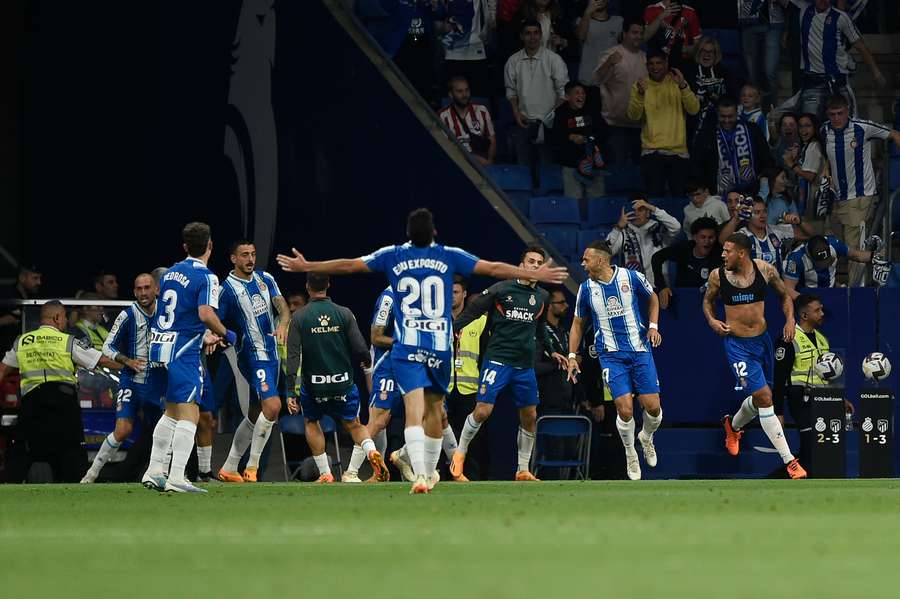 Los jugadores del Espanyol celebran el gol del empate ante el Atlético
