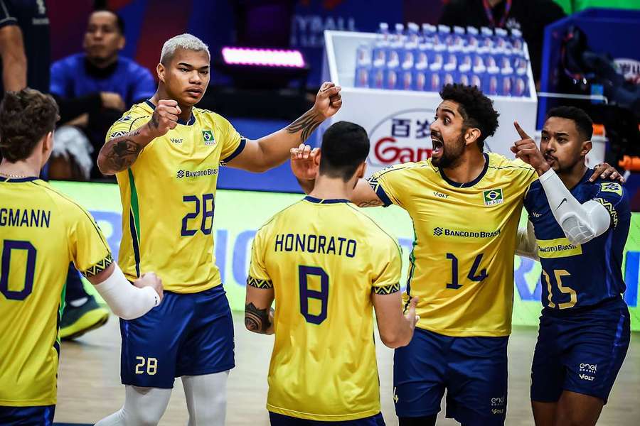 Brasil venceu Ucrânia em cinco sets