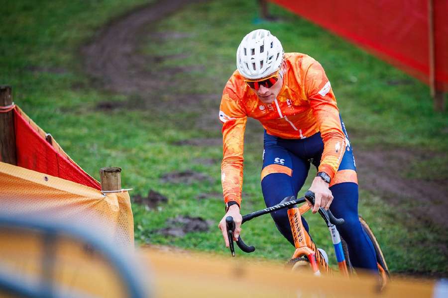 Van der Poel en acción en el Mundial de ciclocross Van der Poel en acción en el Mundial de ciclocross