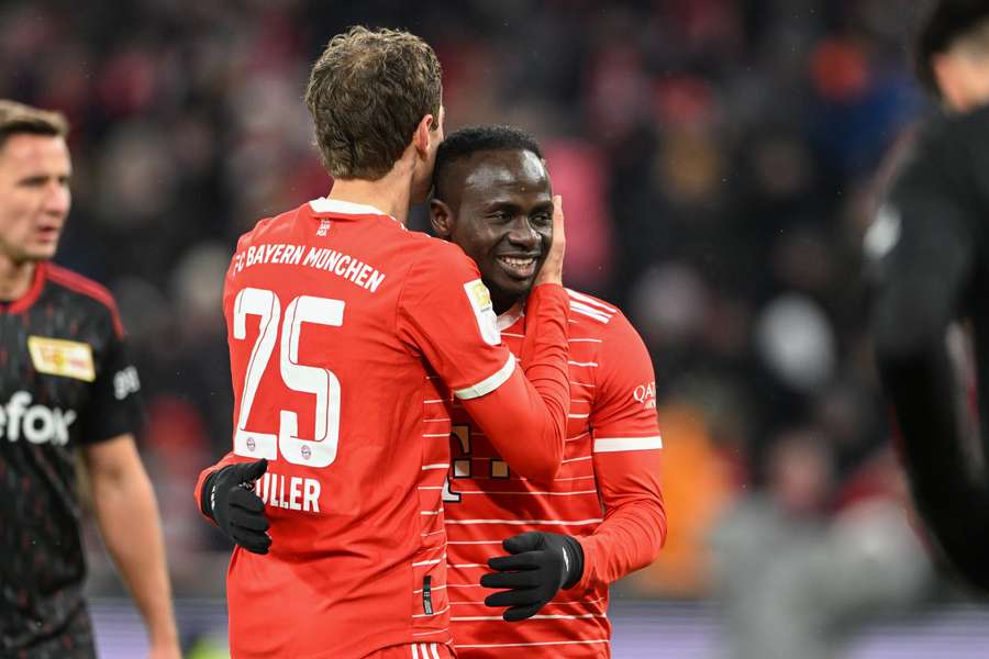 Bayern Munich's German forward Thomas Mueller embraces Bayern Munich's Senegalese forward Sadio Mane 