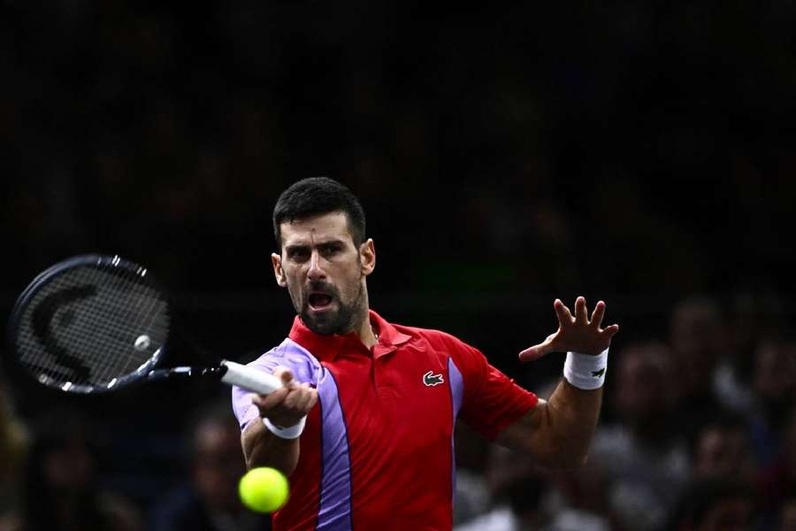 Novak Djokovic qualifica-se para os quartos de final em 3 sets