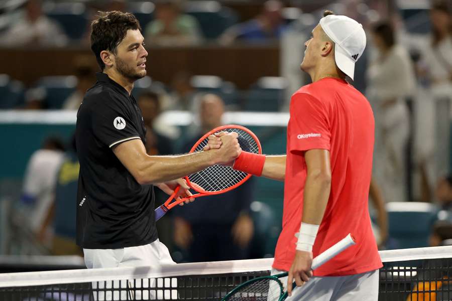 Tenis Flash: Mensik rywalem Djokovicia w finale w Miami. Wieczorem finał pań