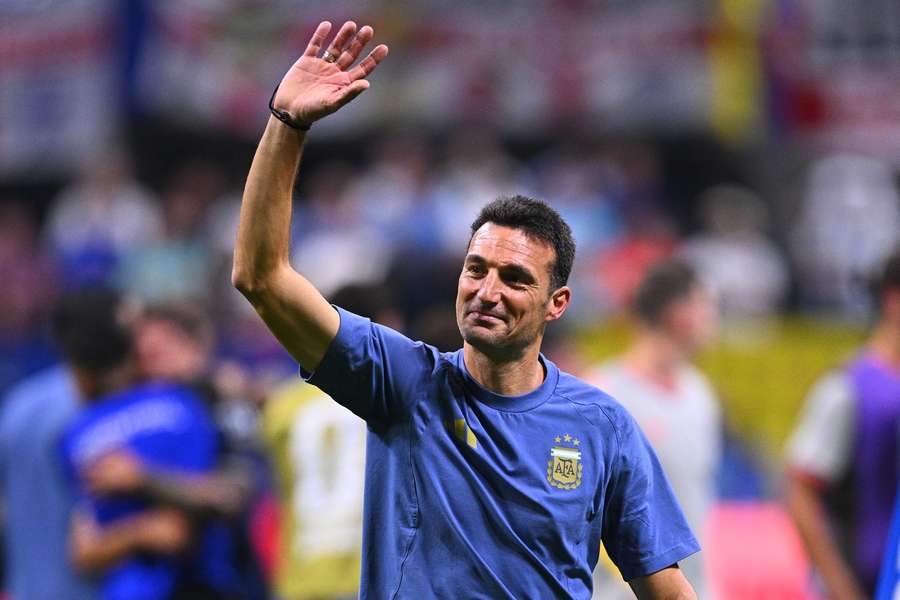 Scaloni dotiahol Argentínu do finále MS 2026. Scaloni dotiahol Argentínu do finále MS 2026.