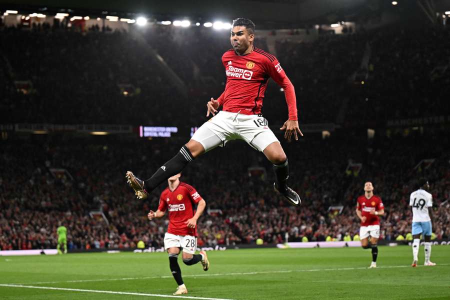 Casemiro vibra com segundo gol do United na partida Casemiro vibra com segundo gol do United na partida