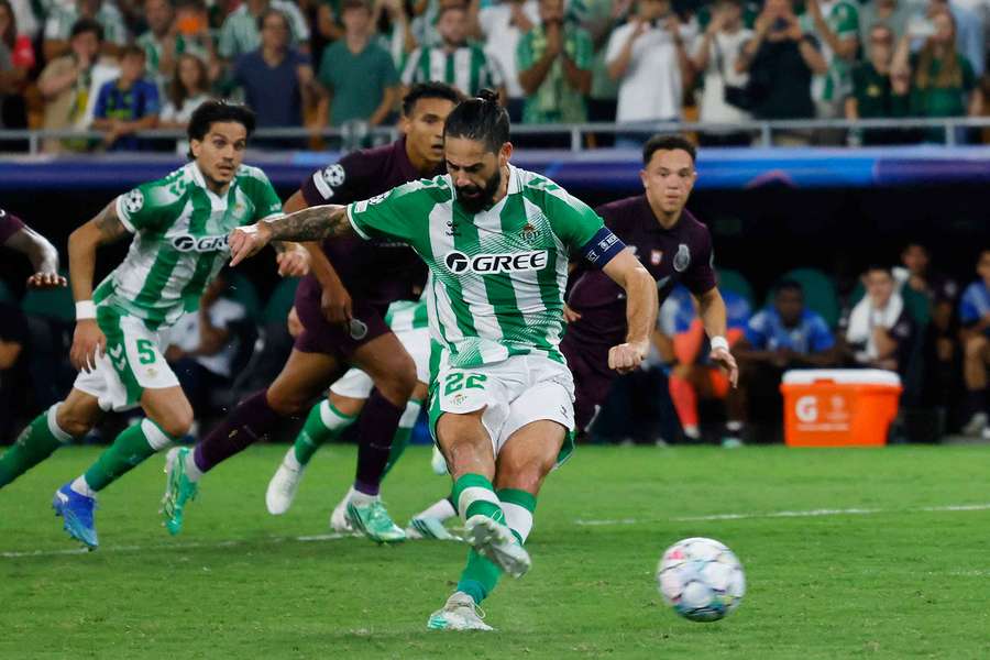 Isco fez golo da vitória de penálti diante do FC Porto Isco fez golo da vitória de penálti diante do FC Porto