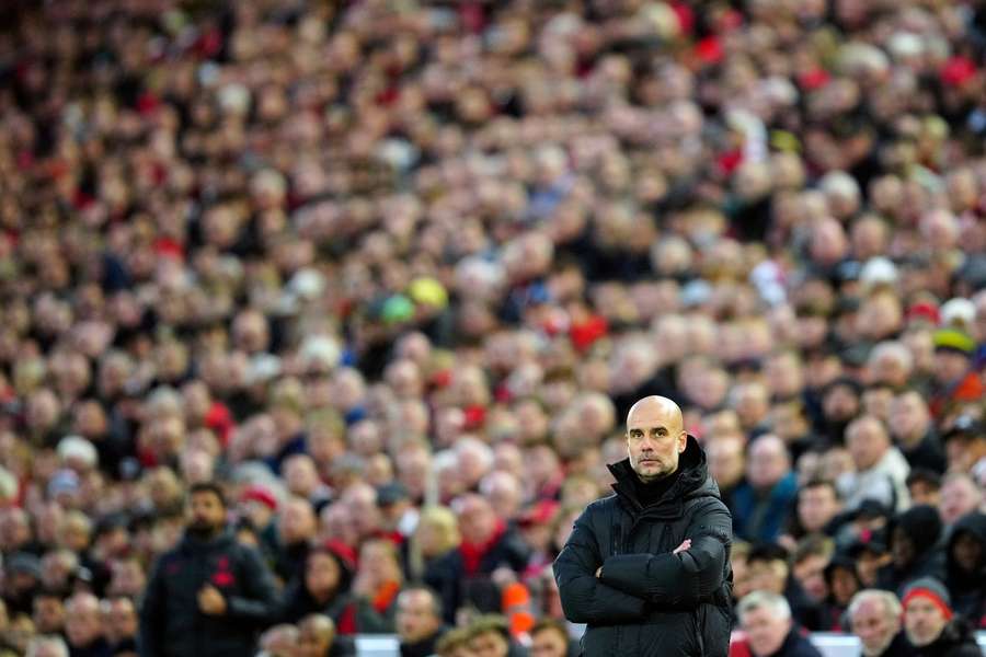 Hozené mince a konflikt s fanoušky. Tohle je Anfield, řekl k neuznanému gólu Guardiola