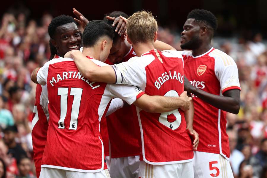 Arsenal viert Martinelli's treffer tegen Nottingham op de openingsdag