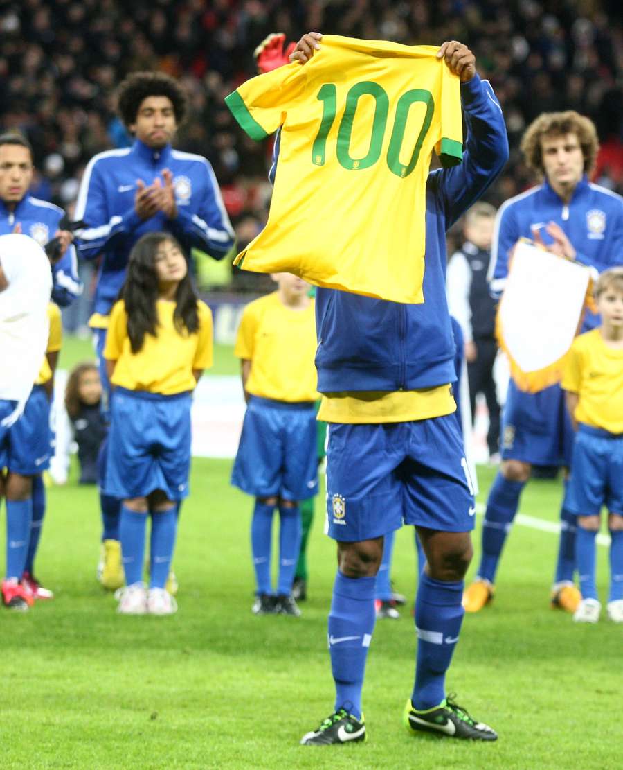Ronaldinho Gaúcho completou 100 jogos pela Seleção no amistoso de 2013