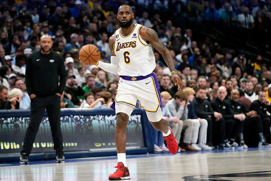 LeBron James určitě nenastoupí proti Memphisu.