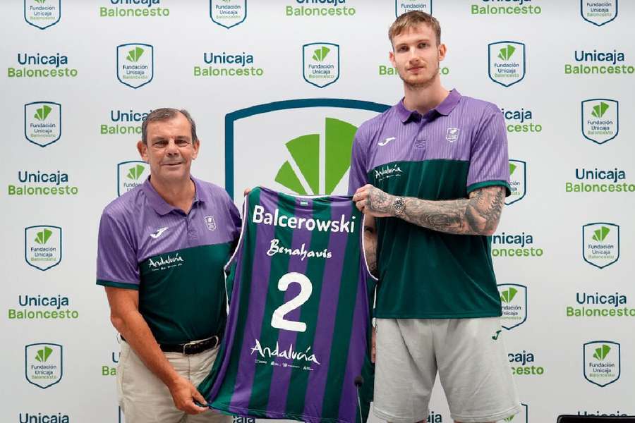 Balcerowski, junto a Juanma Rodríguez, director deportivo del Unicaja