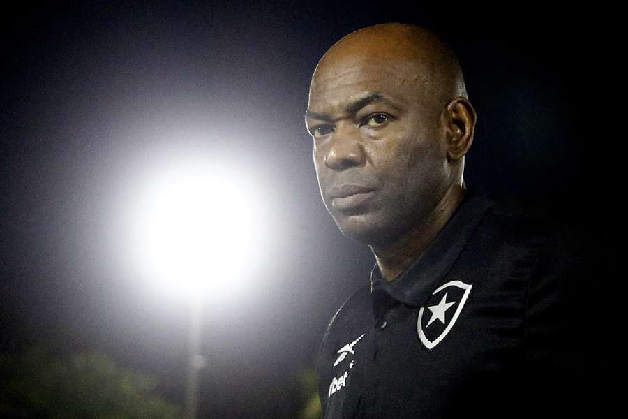 Caçapa foi desligado de sua atribuição como auxiliar técnico permanente do clube 