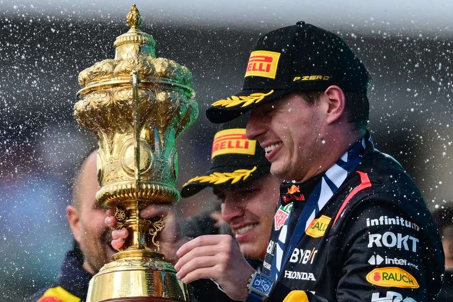 Max Verstappen celebra a sua oitava vitória da época