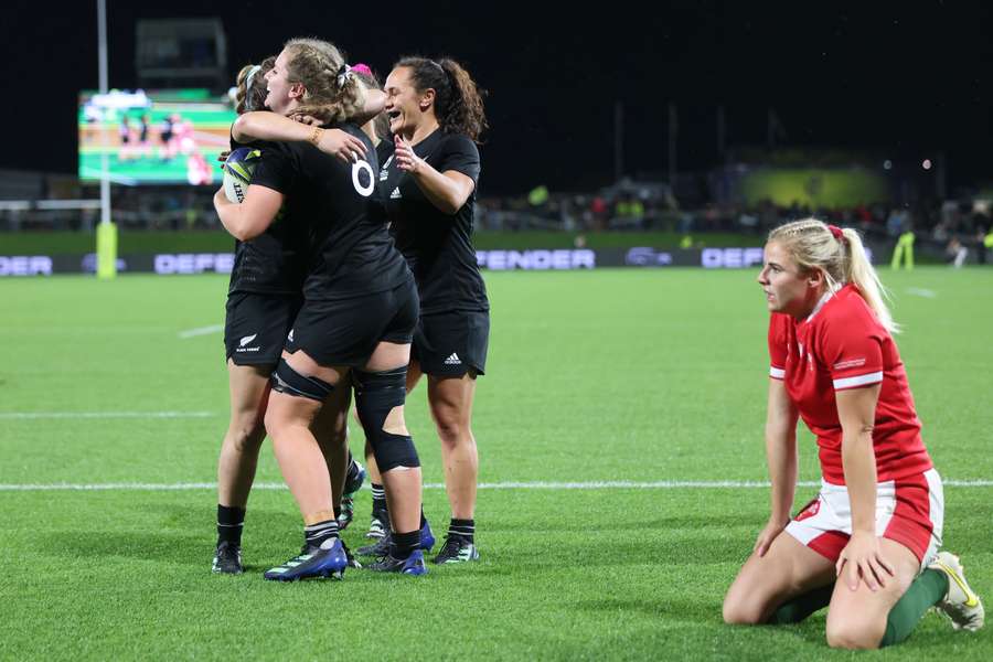 New Zealand thrash Wales to reach Rugby World Cup semi-finals